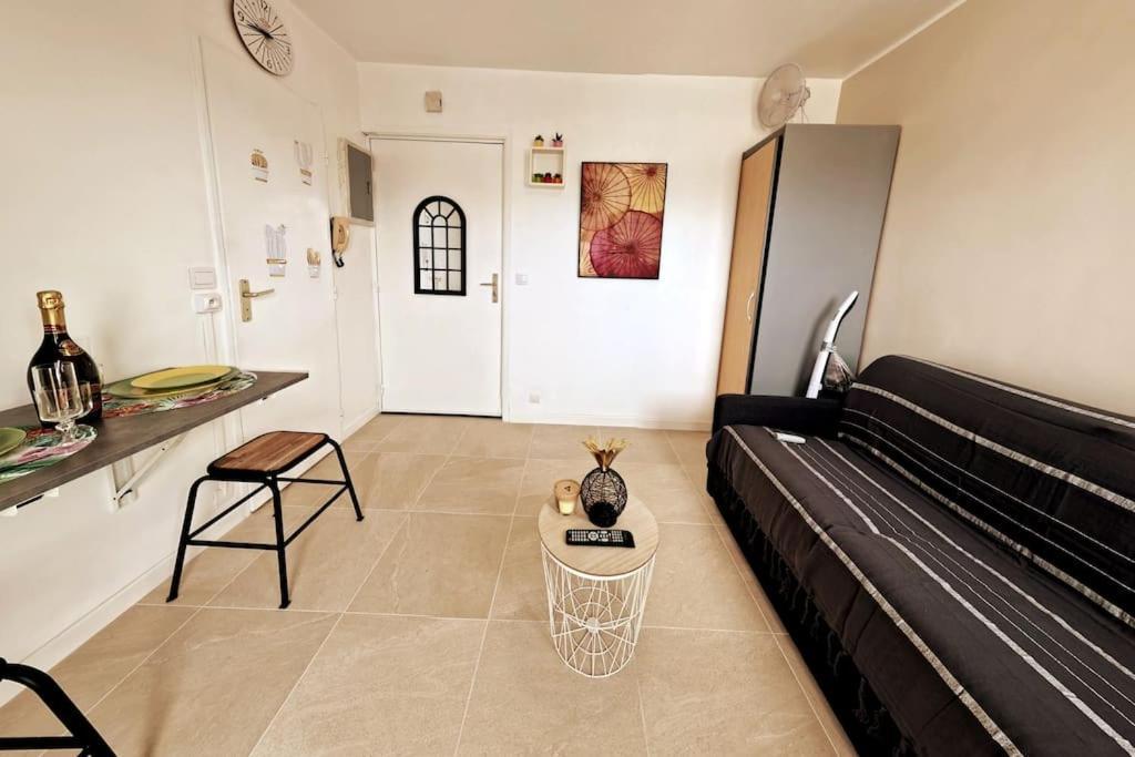 Appartement Les Galaxies Studio Avec Balcon 20 Mn De La Fréjus