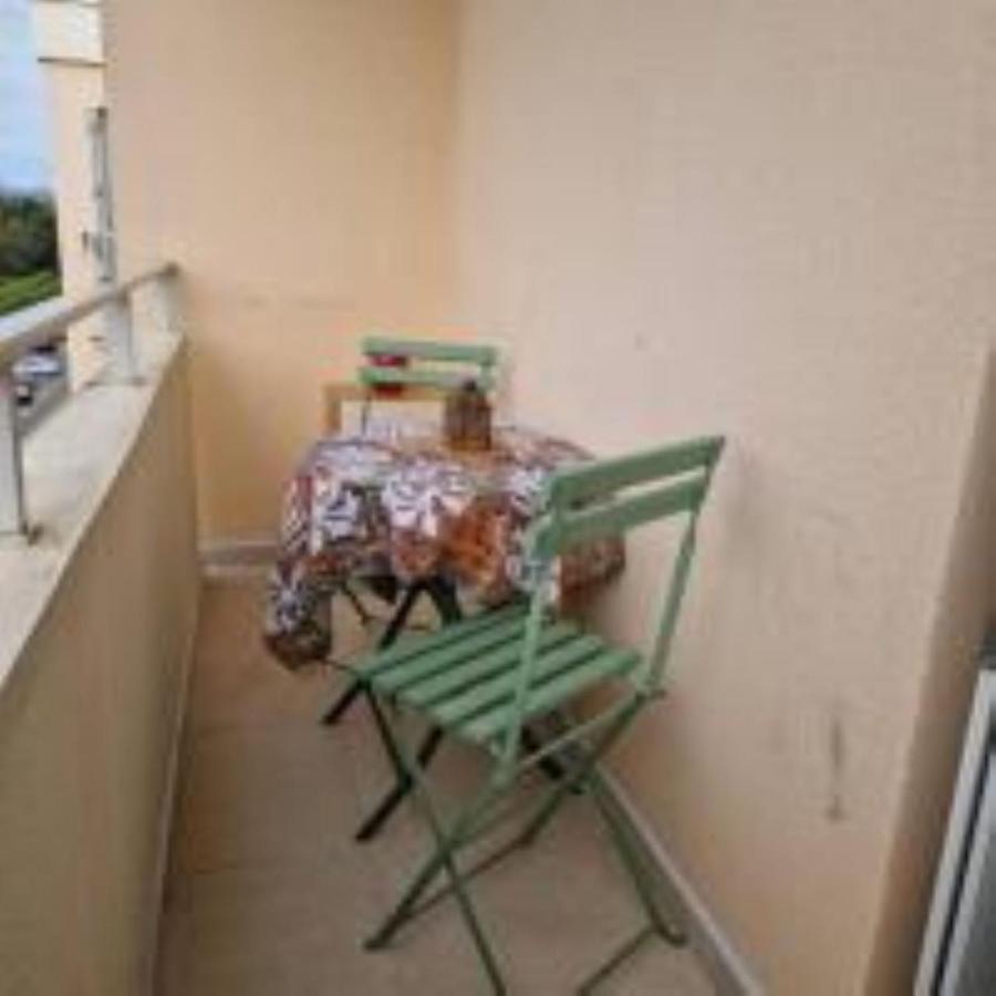 Les Galaxies Studio Avec Balcon 20 Mn De La * Fréjus