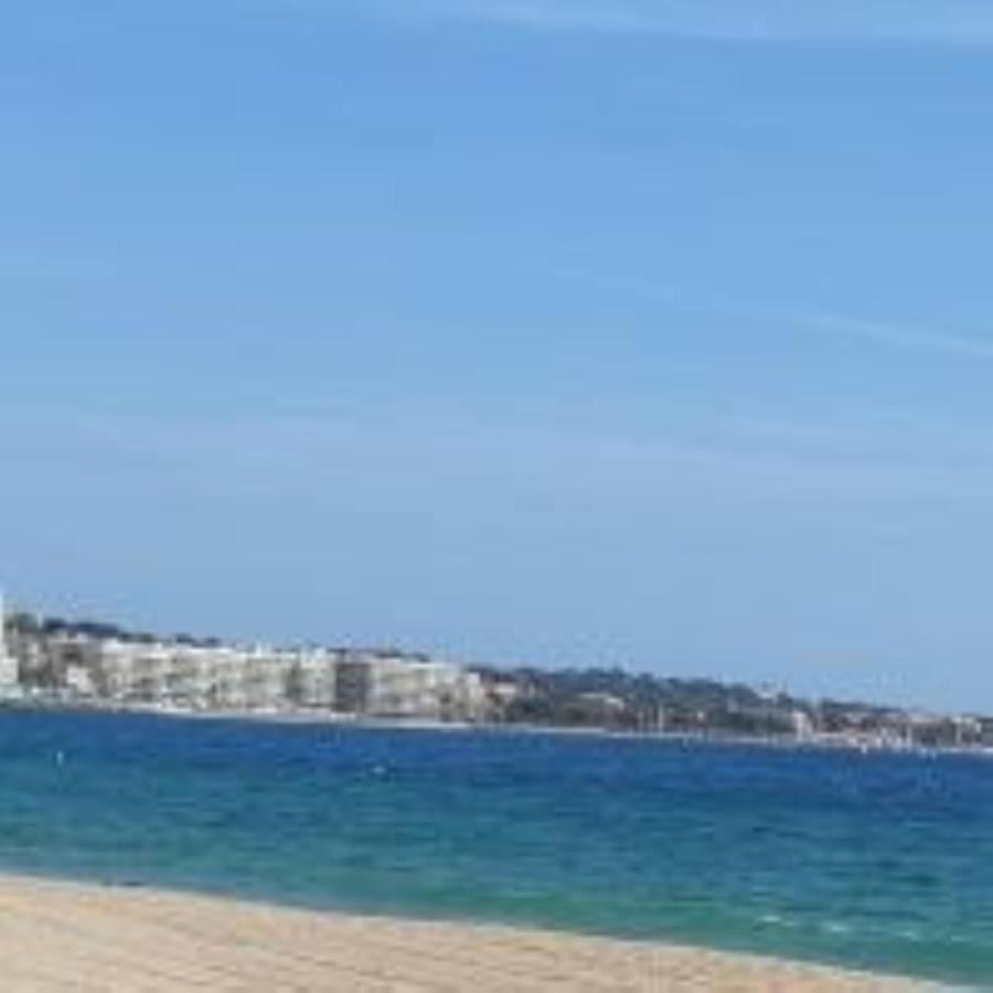 Les Galaxies Studio Avec Balcon 20 Mn De La Fréjus